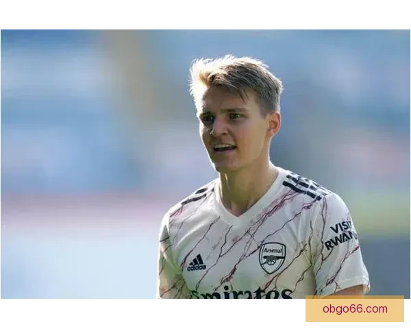 围绕厄德高缺乏向前推进能力的战术价值与球队进攻瓶颈分析